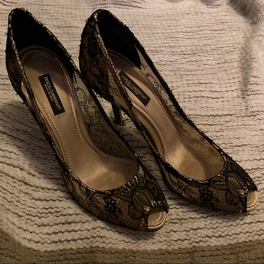Dolce & Gabbana Lace Pumps IT 37 1/2 RUNS SMALL
